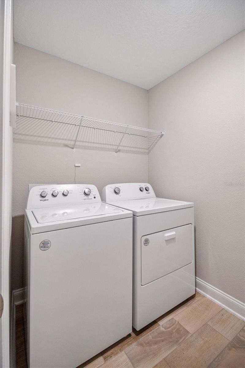 Image 12 of 27 For 7 Summerwood Road N