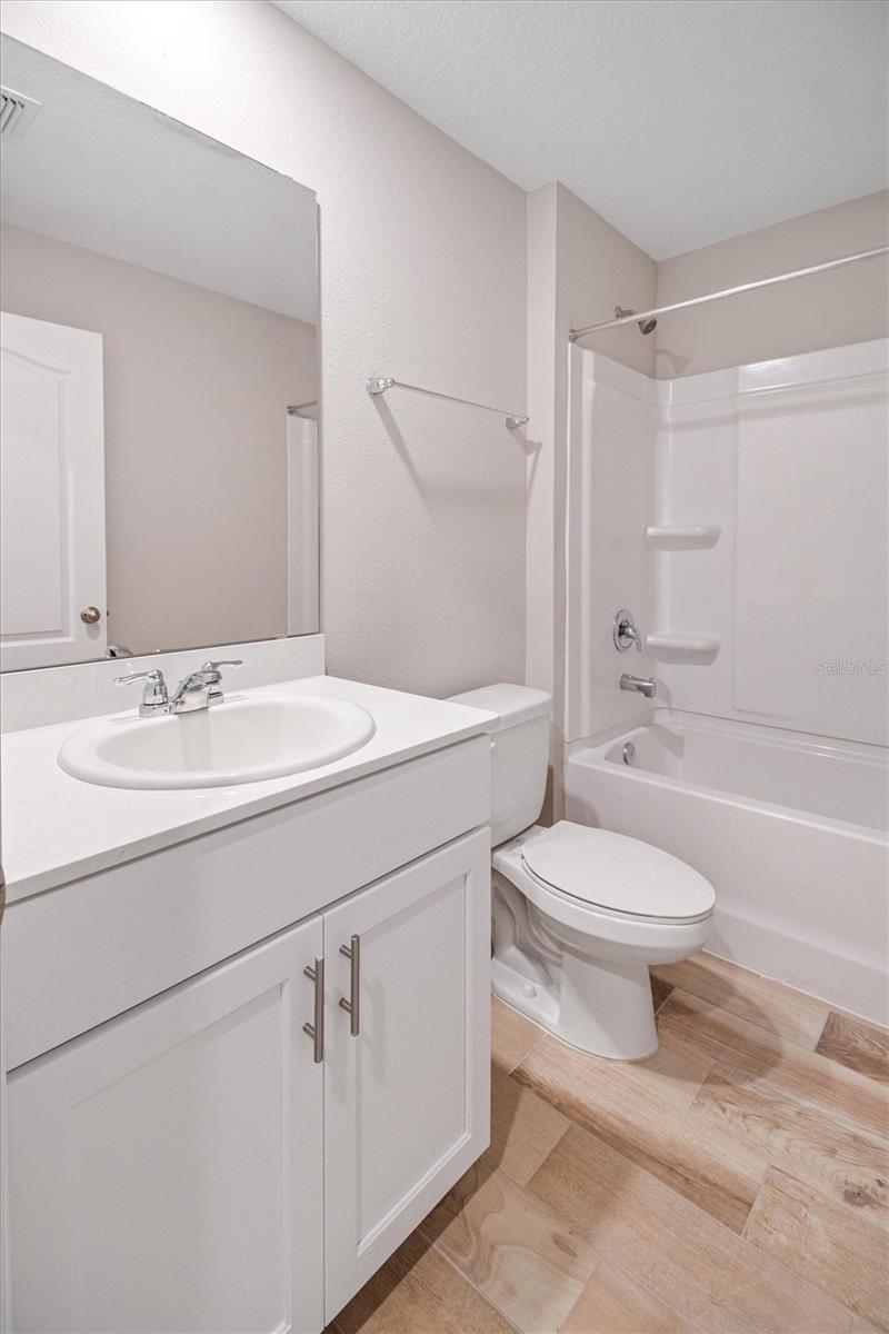 Image 14 of 27 For 7 Summerwood Road N