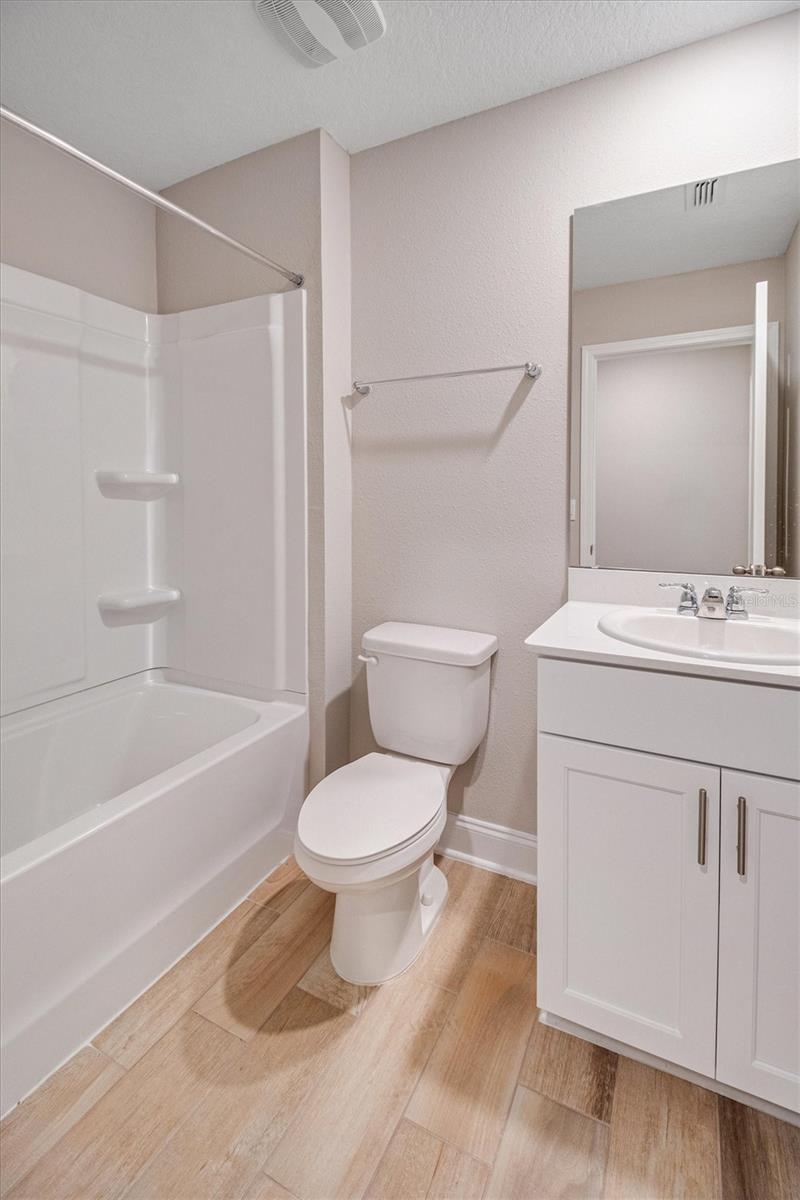 Image 16 of 27 For 7 Summerwood Road N