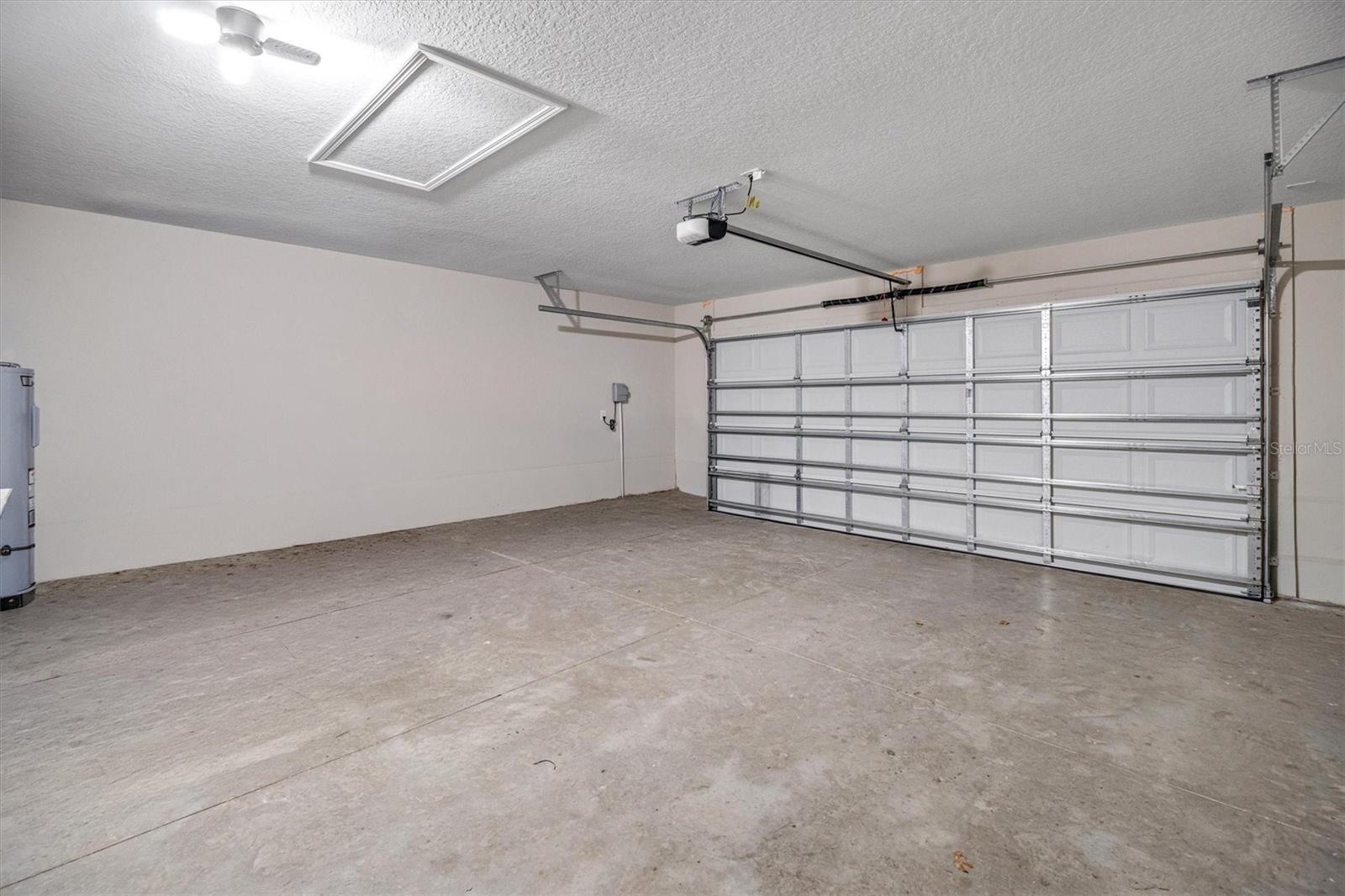 Image 18 of 27 For 7 Summerwood Road N