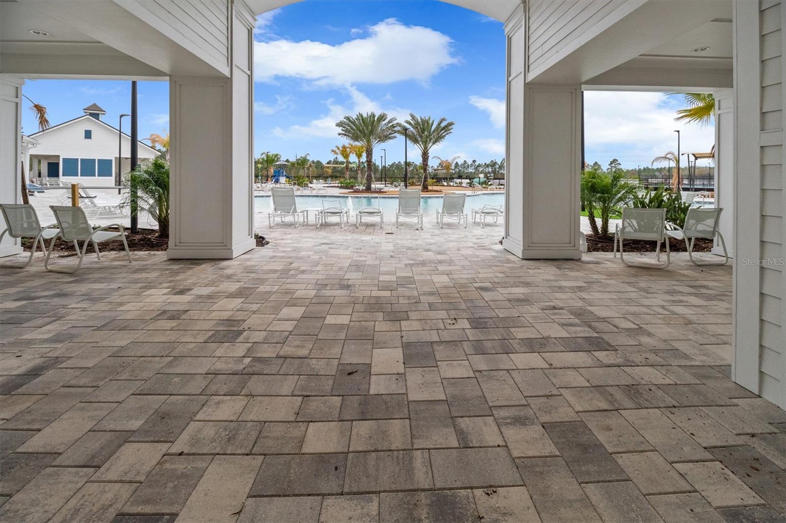 Image 23 of 27 For 7 Summerwood Road N