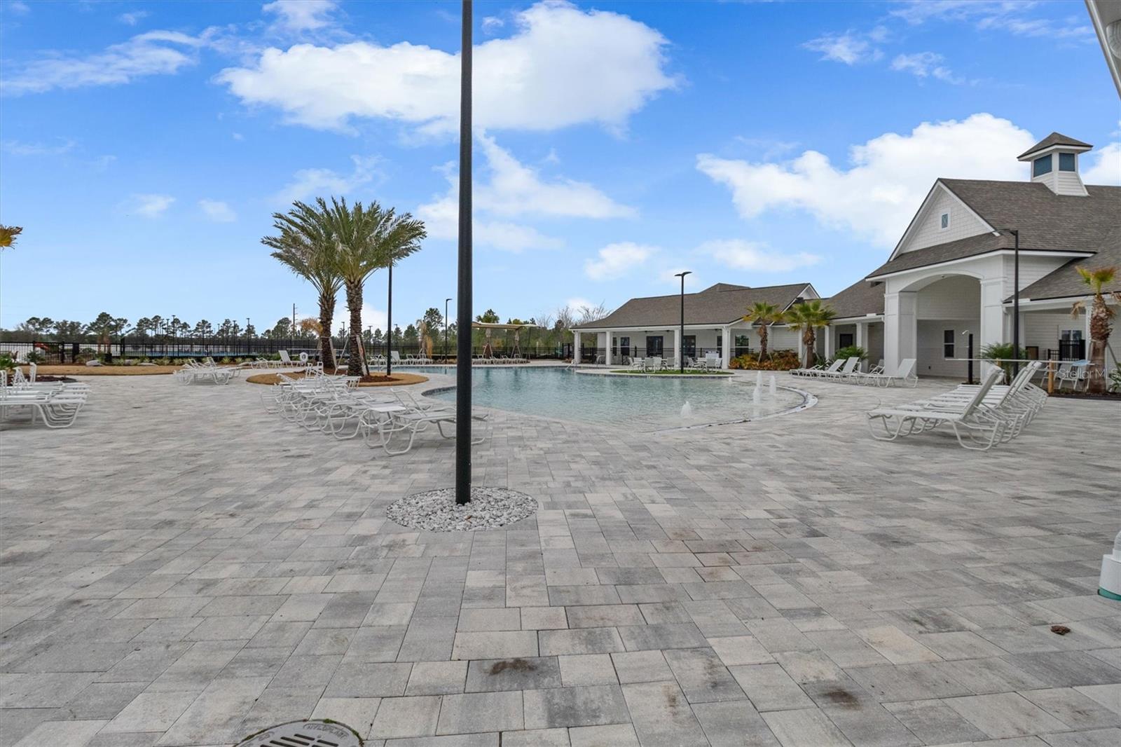 Image 26 of 27 For 7 Summerwood Road N