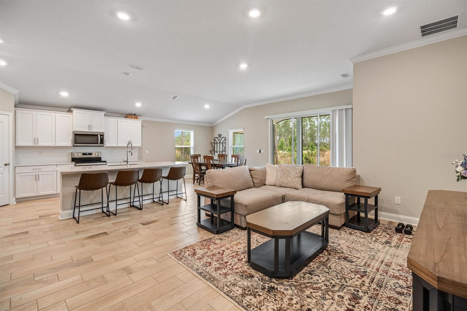 Image 4 of 27 For 7 Summerwood Road N