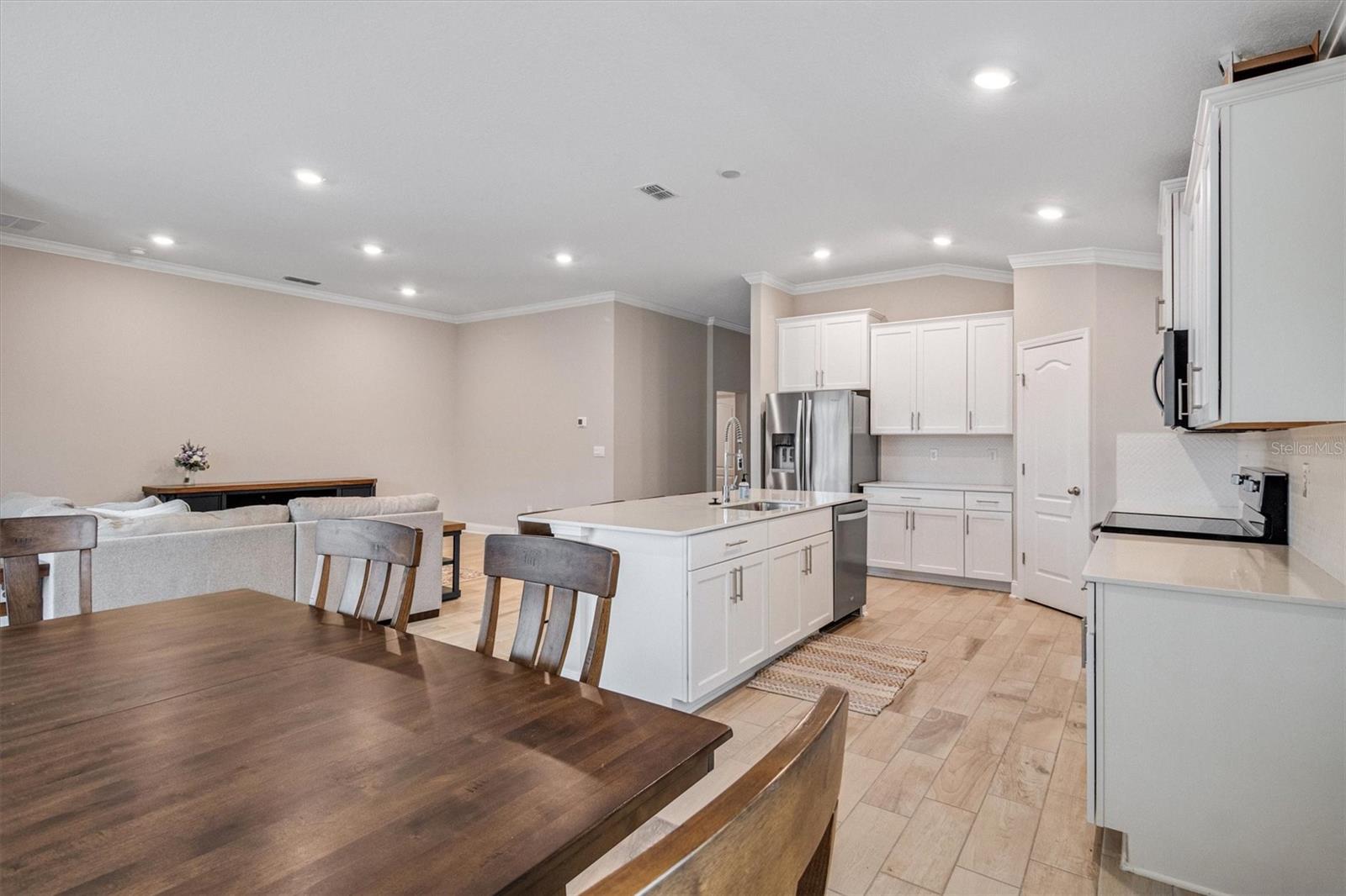 Image 5 of 27 For 7 Summerwood Road N