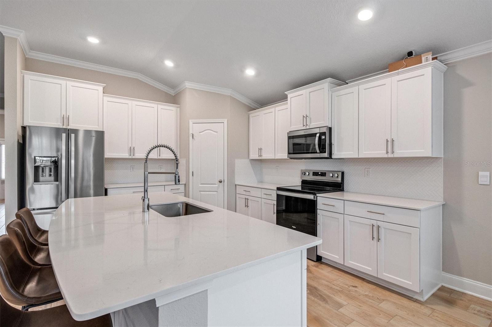 Image 6 of 27 For 7 Summerwood Road N