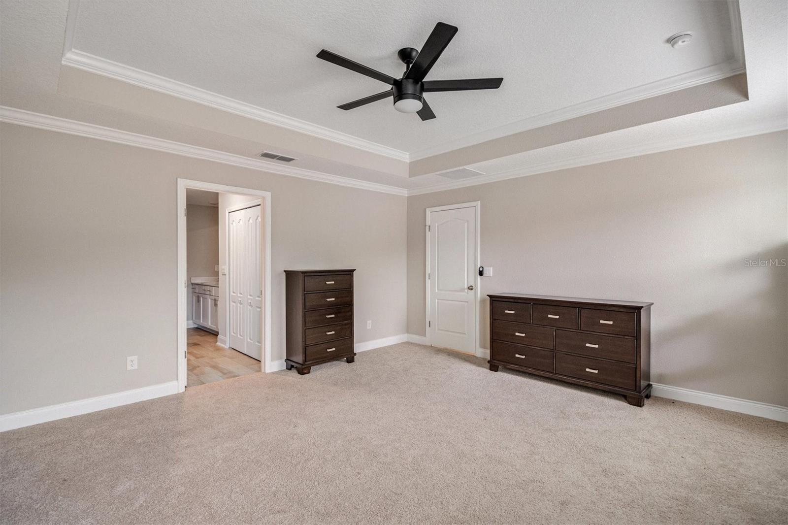 Image 7 of 27 For 7 Summerwood Road N