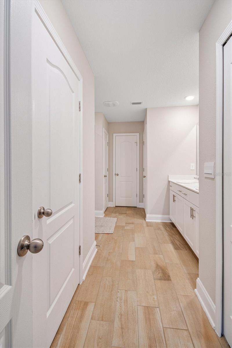 Image 8 of 27 For 7 Summerwood Road N