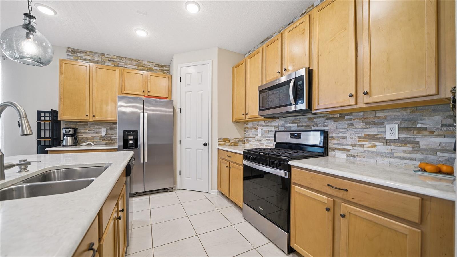 Image 12 of 61 For 374 Convex Lane