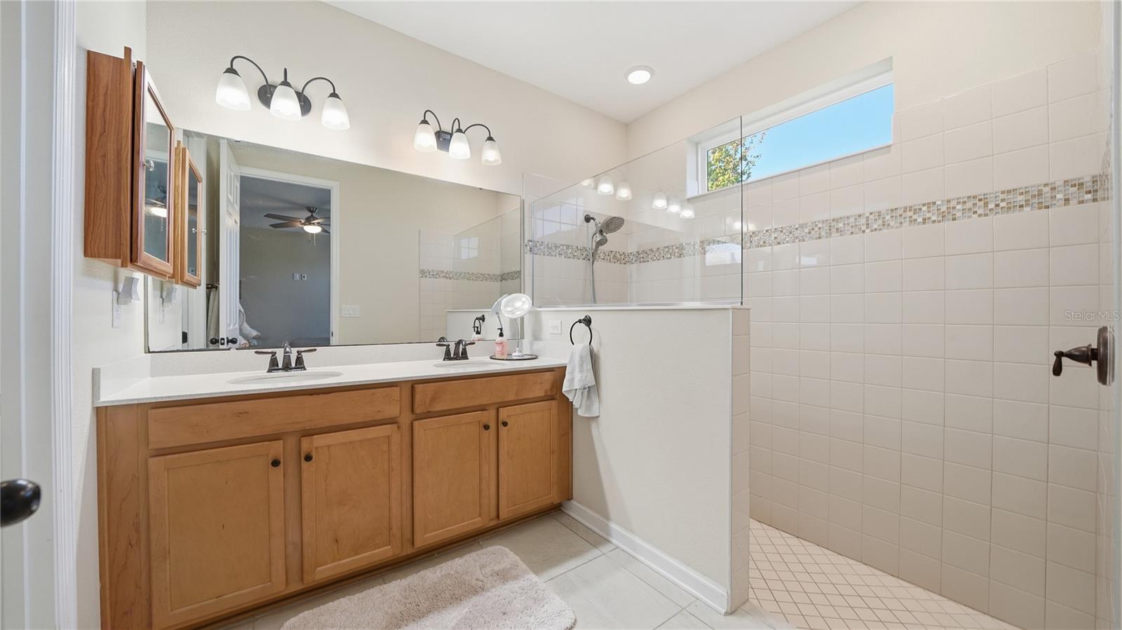 Image 23 of 61 For 374 Convex Lane