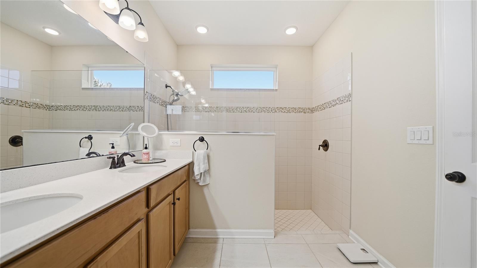 Image 25 of 61 For 374 Convex Lane