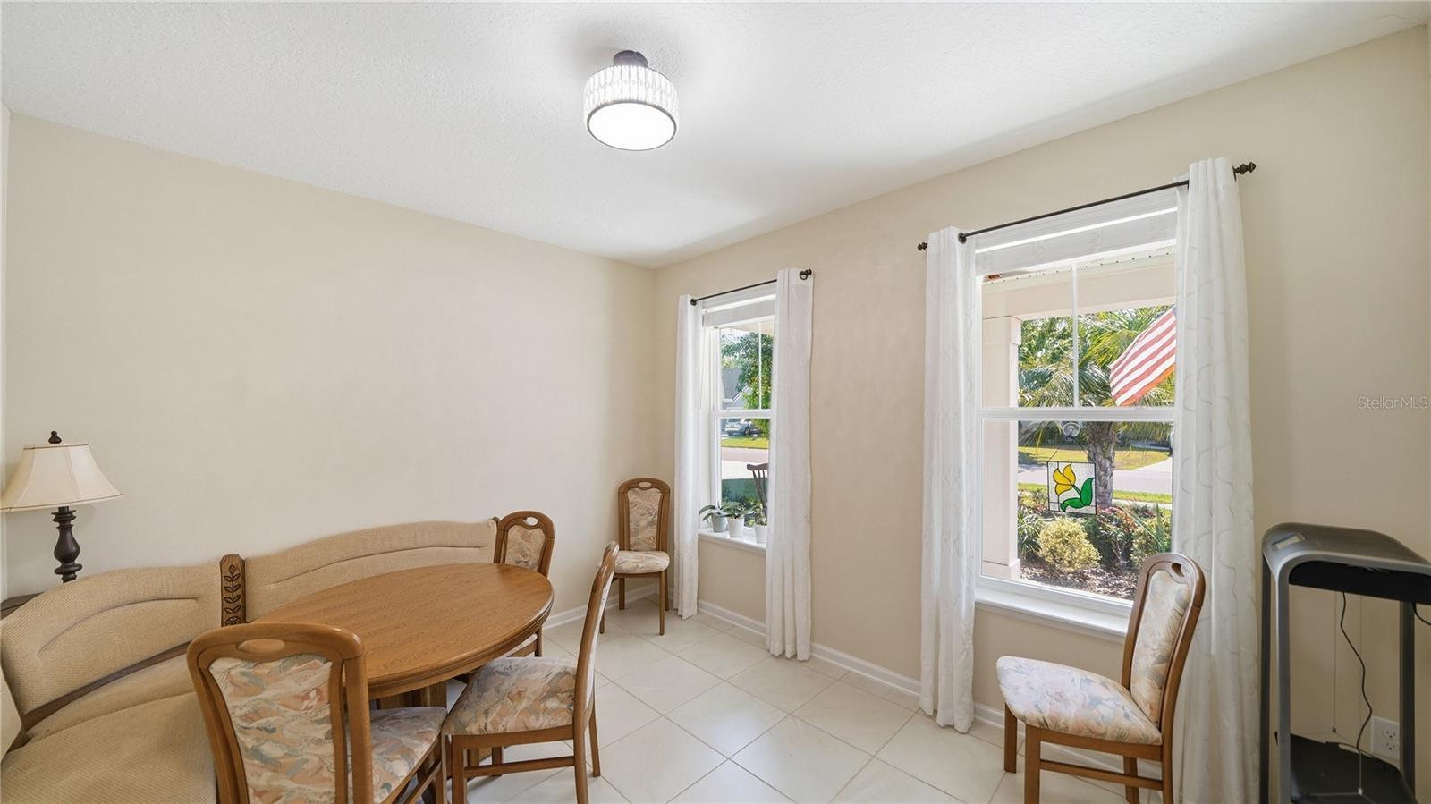 Image 4 of 61 For 374 Convex Lane