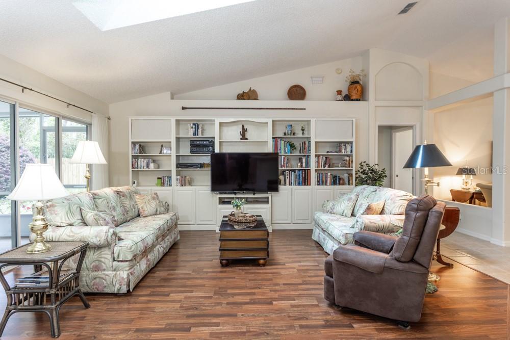 Image 12 of 30 For 5 Whetstone Lane