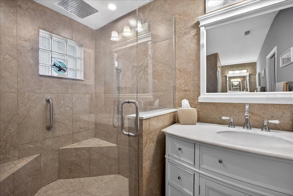 Image 25 of 55 For 24 Clarendon Court N