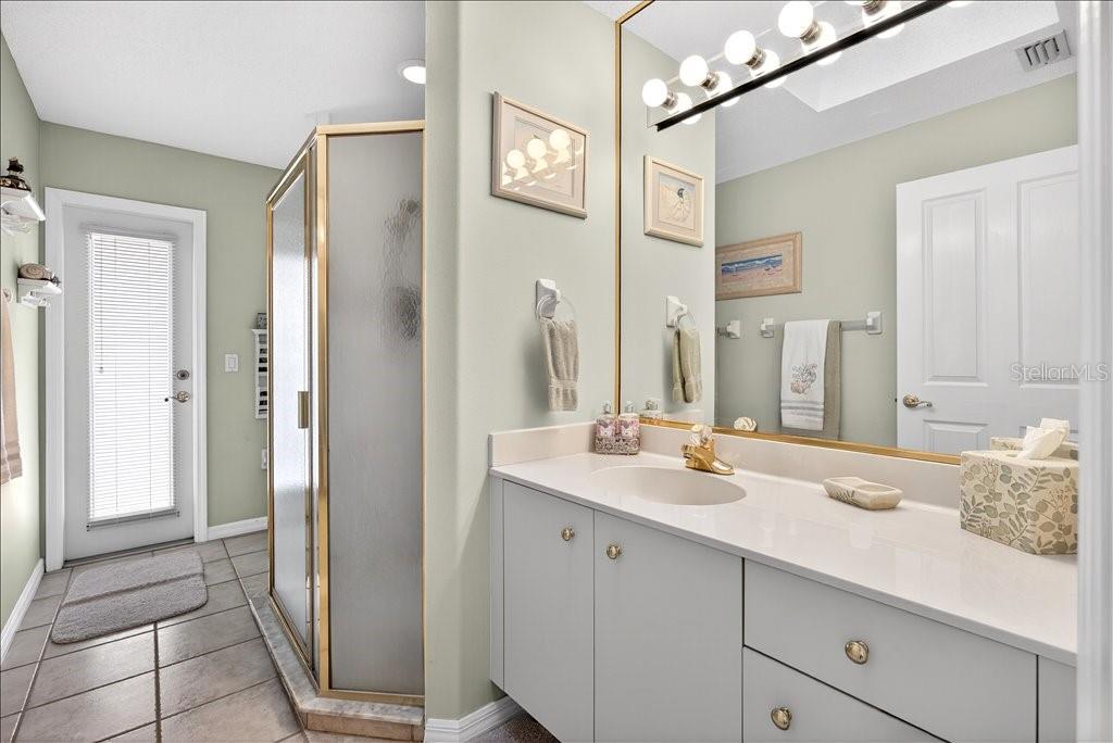 Image 29 of 55 For 24 Clarendon Court N