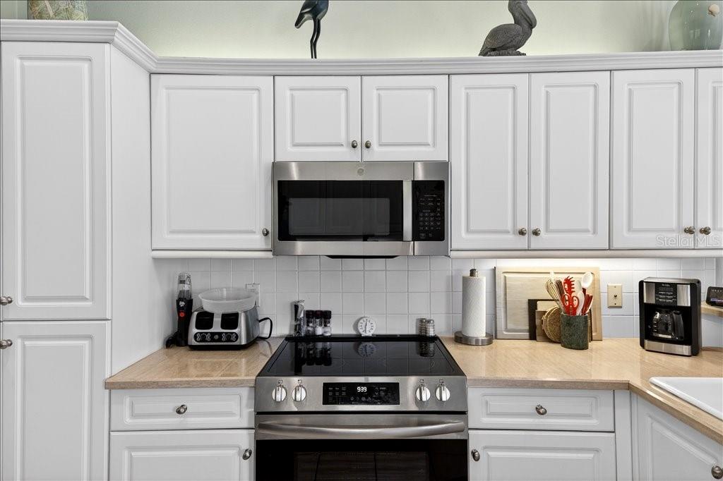 Image 37 of 55 For 24 Clarendon Court N