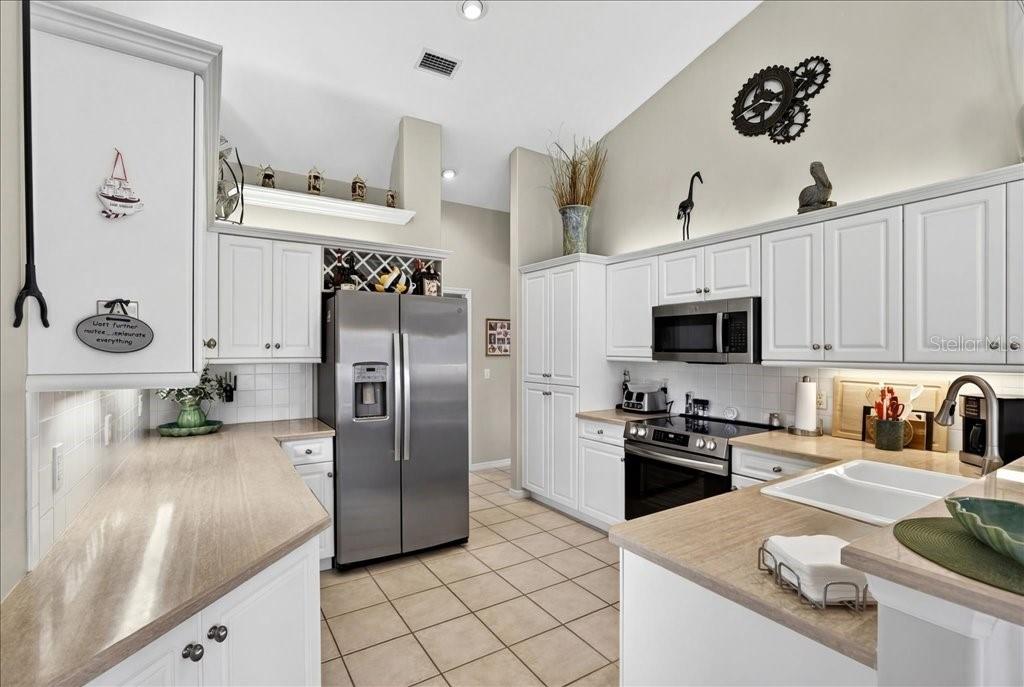 Image 42 of 55 For 24 Clarendon Court N