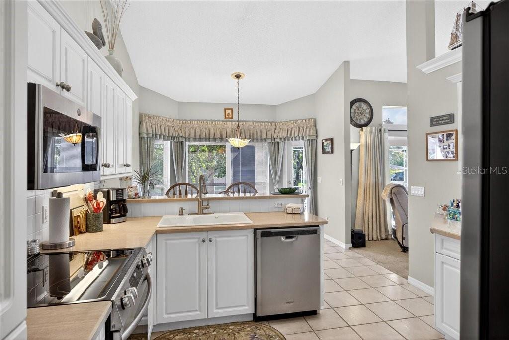 Image 43 of 55 For 24 Clarendon Court N