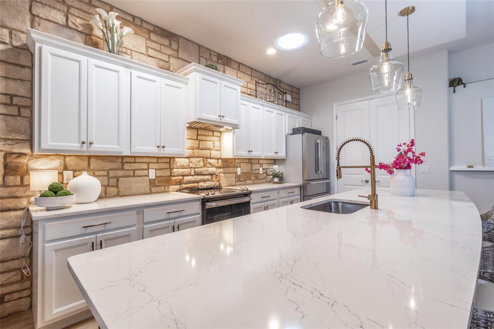 Image 7 of 55 For 23 Spring Street