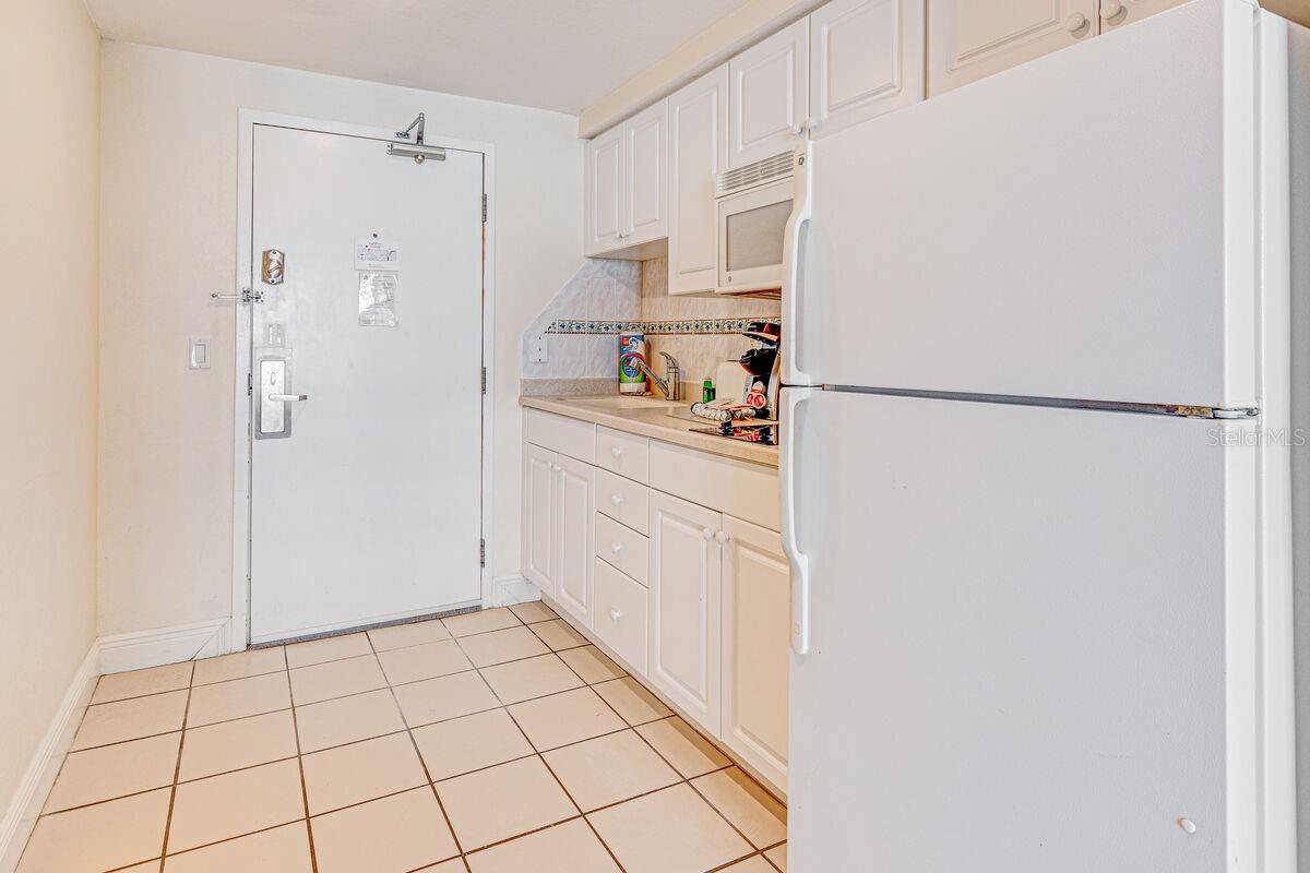 Image 11 of 56 For 2700 Atlantic Avenue 819