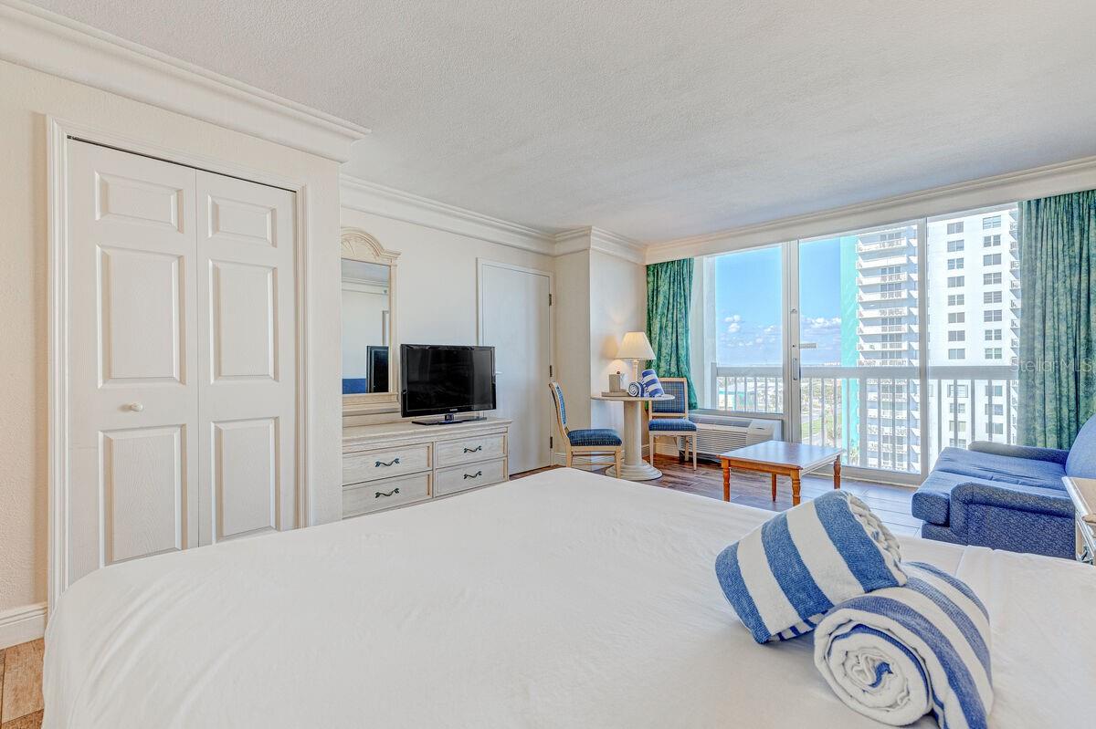 Image 12 of 56 For 2700 Atlantic Avenue 819