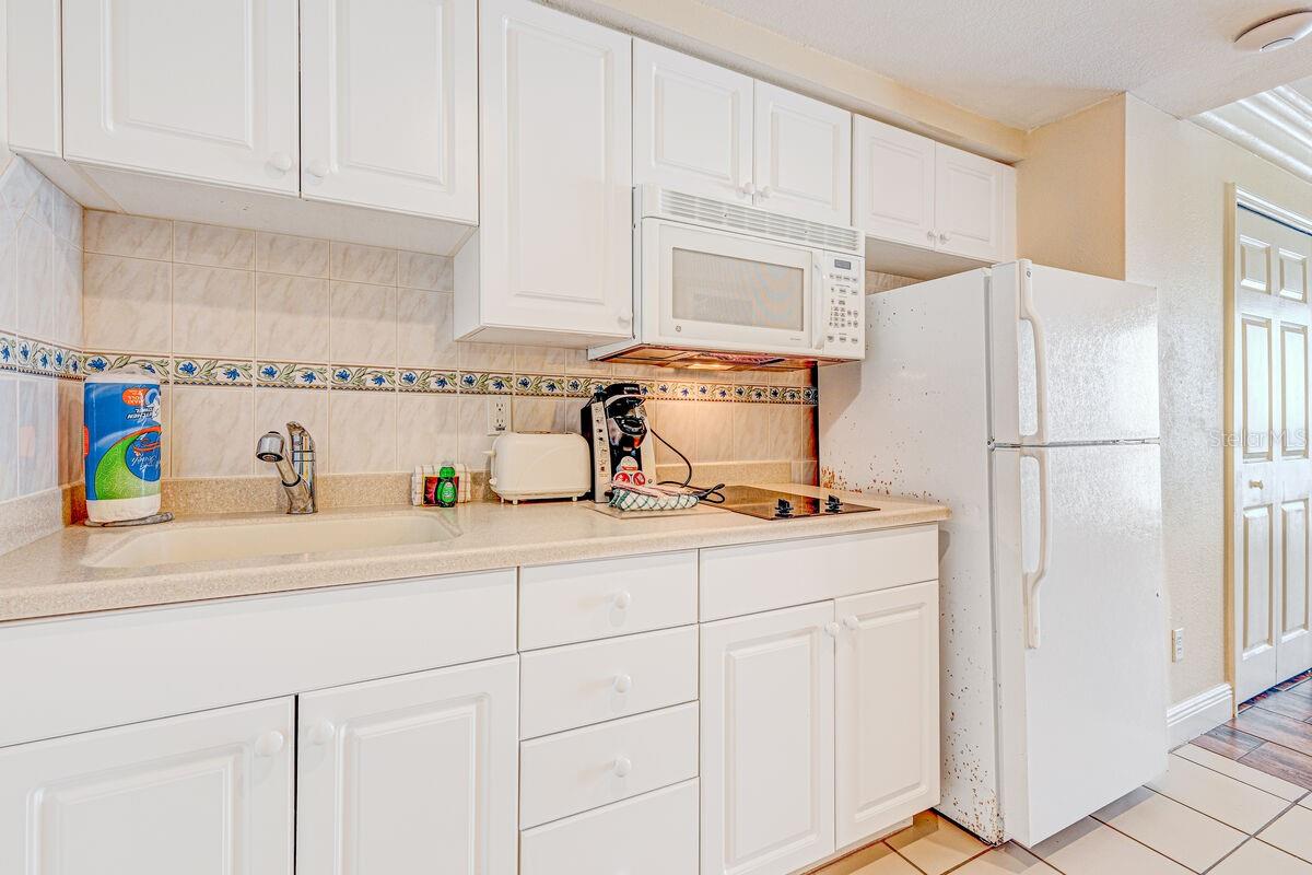 Image 16 of 56 For 2700 Atlantic Avenue 819