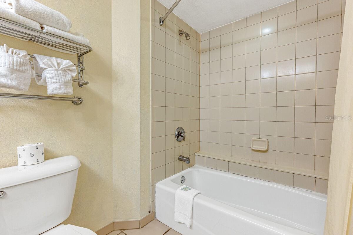 Image 19 of 56 For 2700 Atlantic Avenue 819