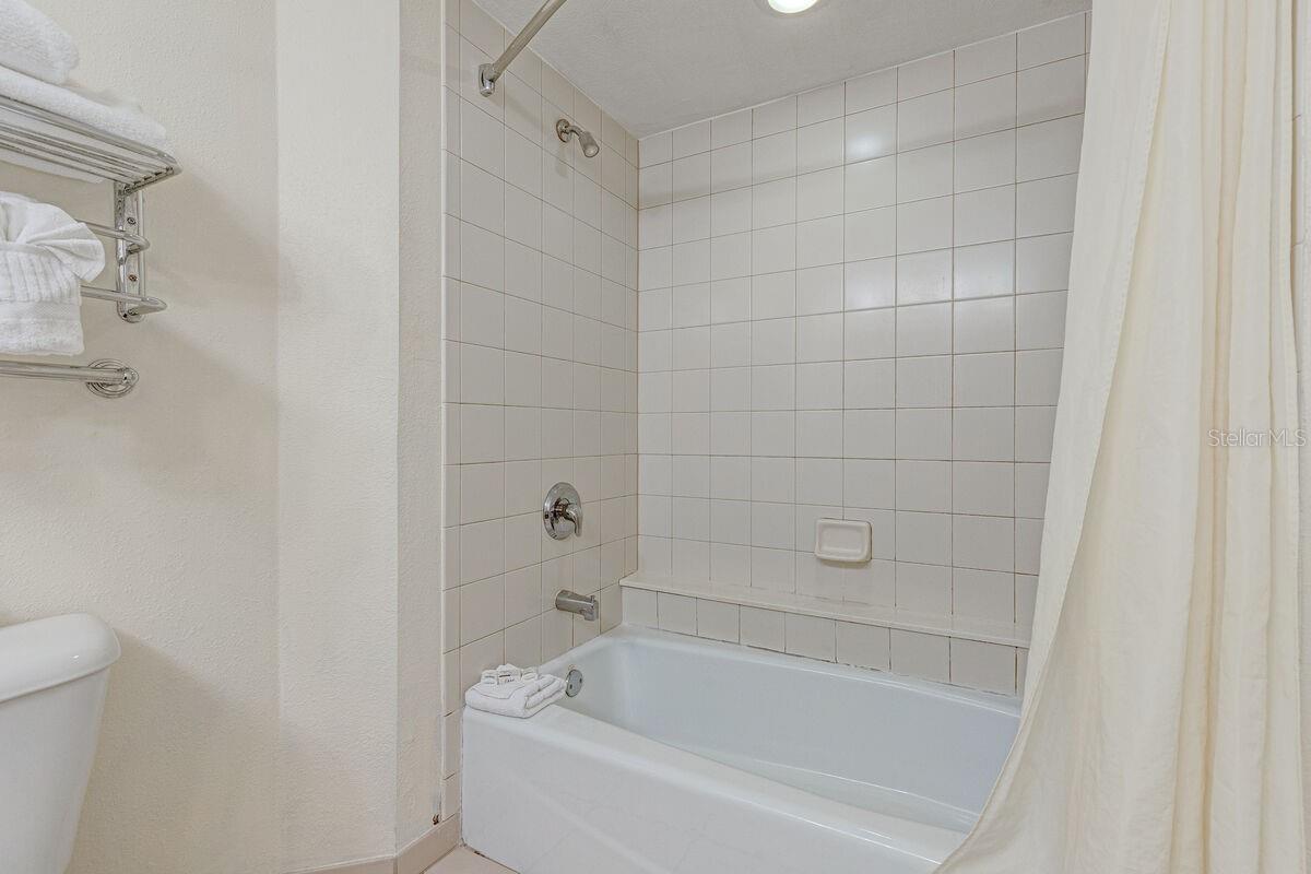 Image 22 of 56 For 2700 Atlantic Avenue 819