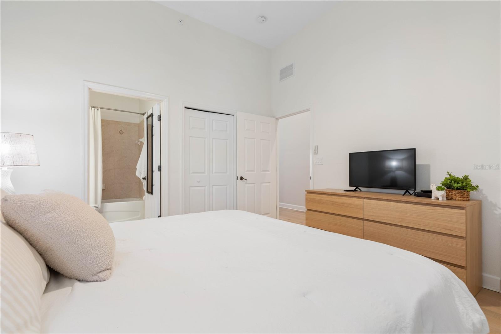 Image 41 of 82 For 400 Cinnamon Beach Way 365