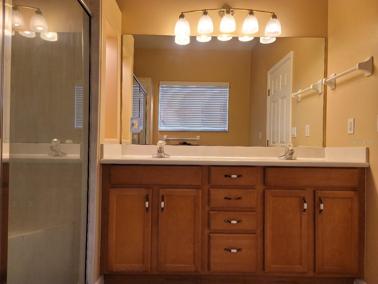 Image 14 of 23 For 60 Prince Michael Lane