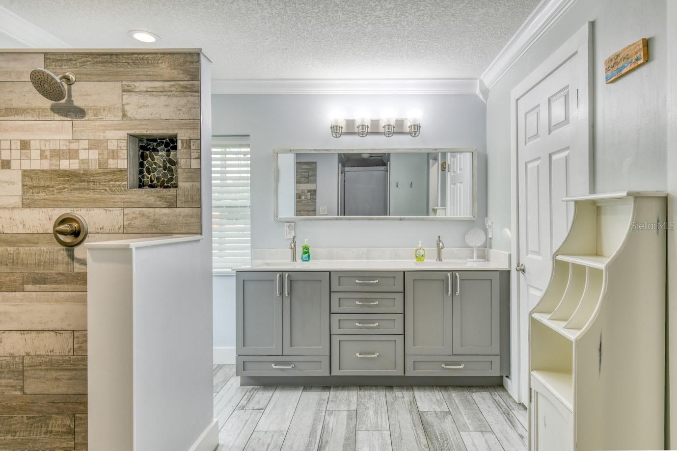 Image 28 of 39 For 5398 Soundview Avenue