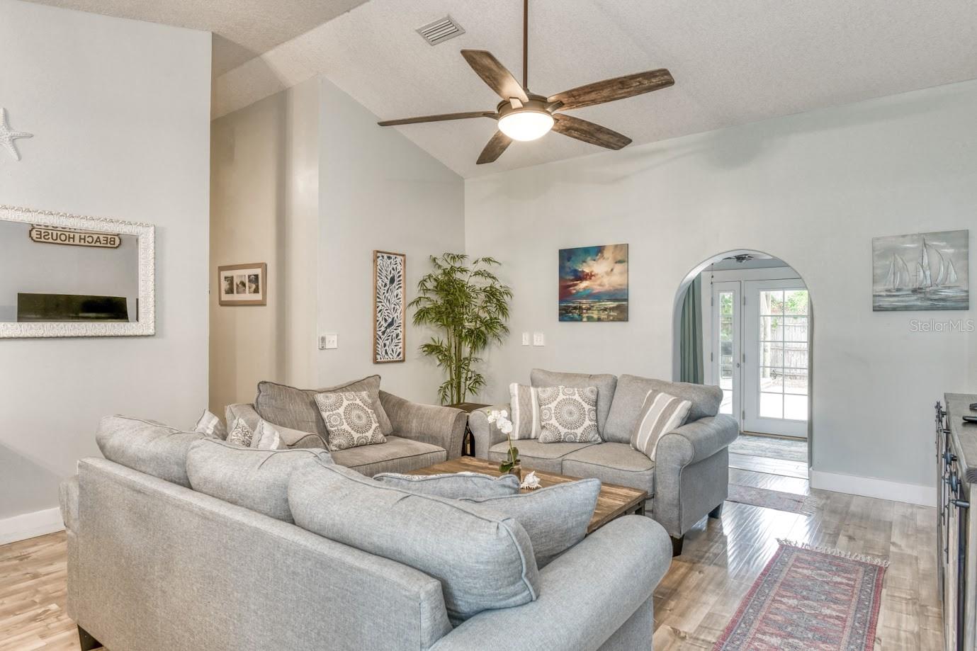 Image 6 of 39 For 5398 Soundview Avenue