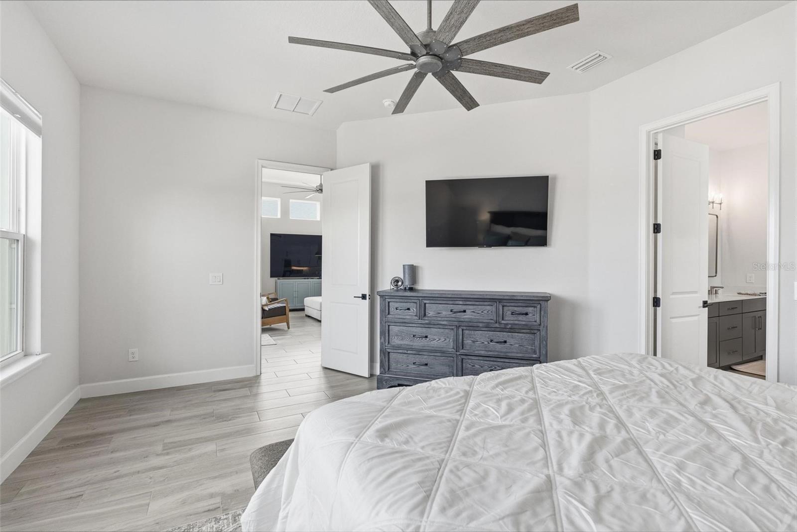 Image 26 of 71 For 270 Azure Mist Way