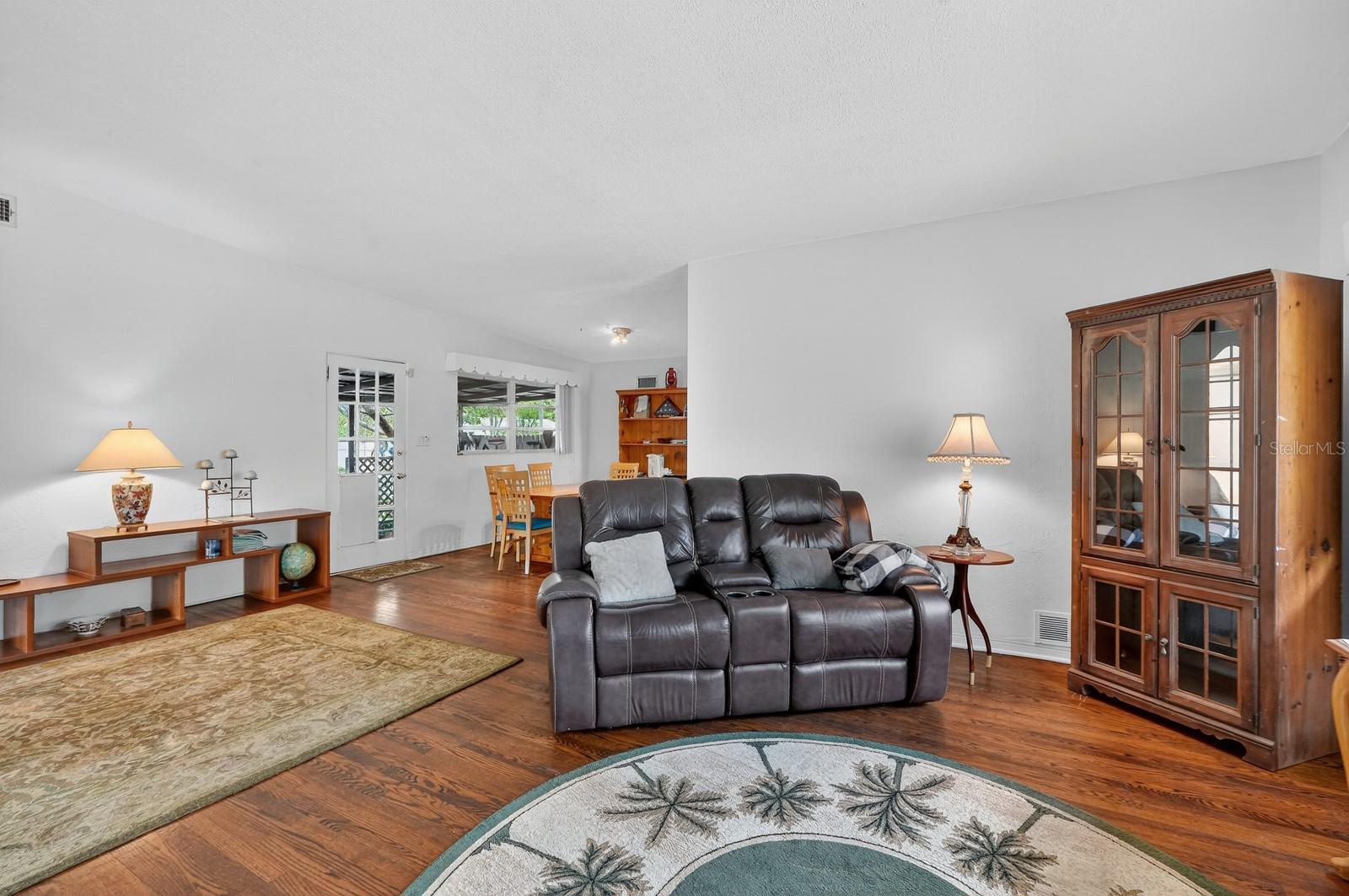 Image 10 of 52 For 436 Beach Street