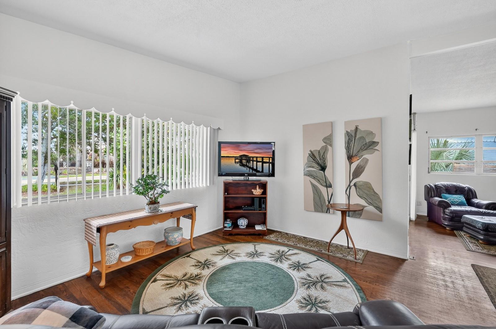 Image 11 of 52 For 436 Beach Street