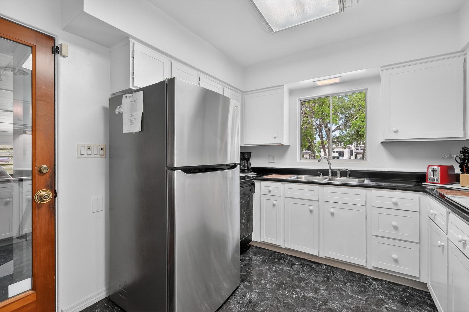 Image 14 of 52 For 436 Beach Street