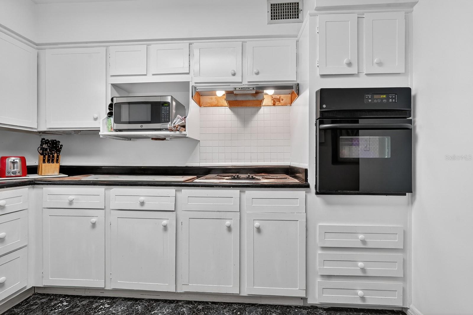 Image 17 of 52 For 436 Beach Street