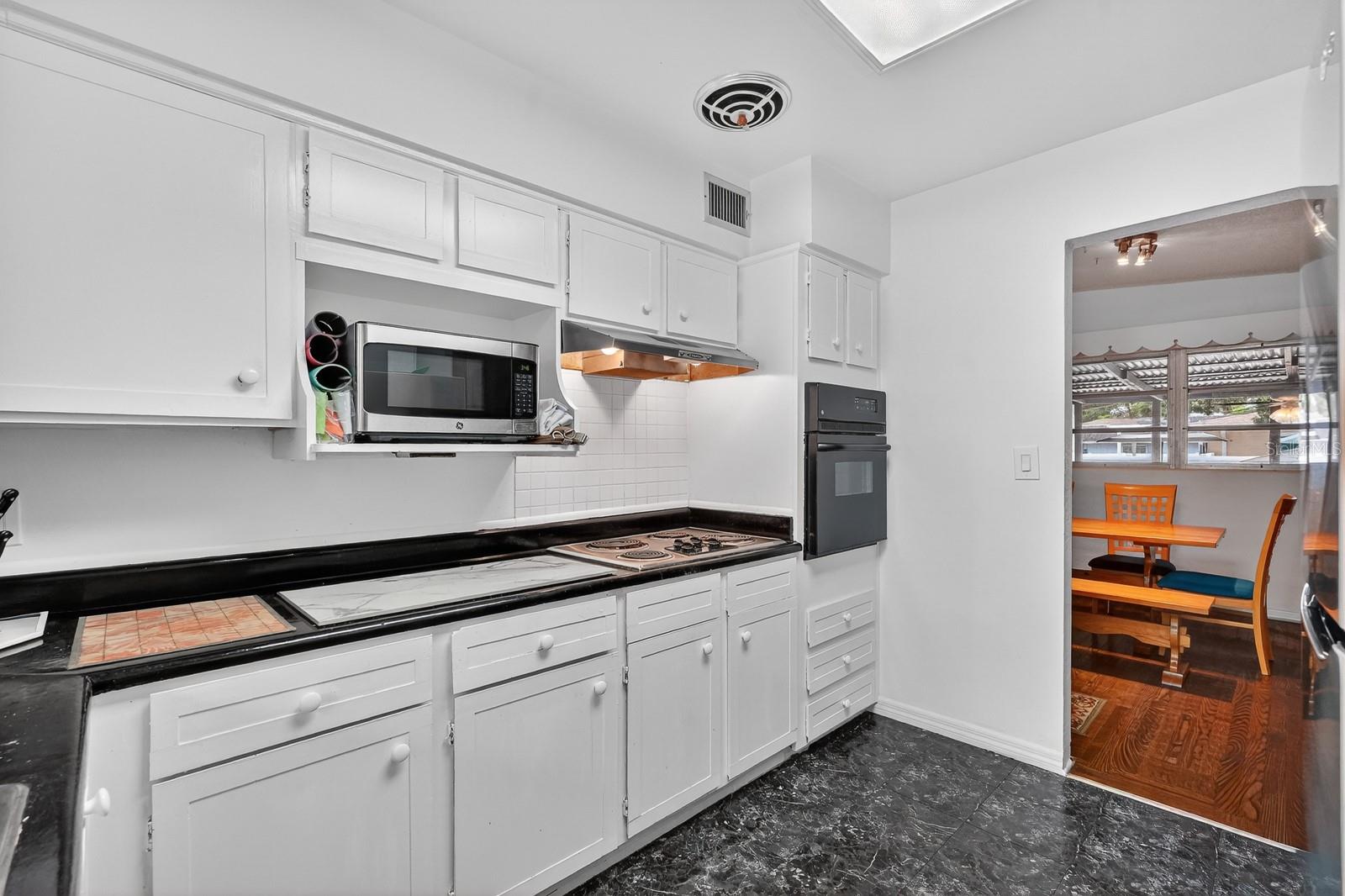 Image 18 of 52 For 436 Beach Street