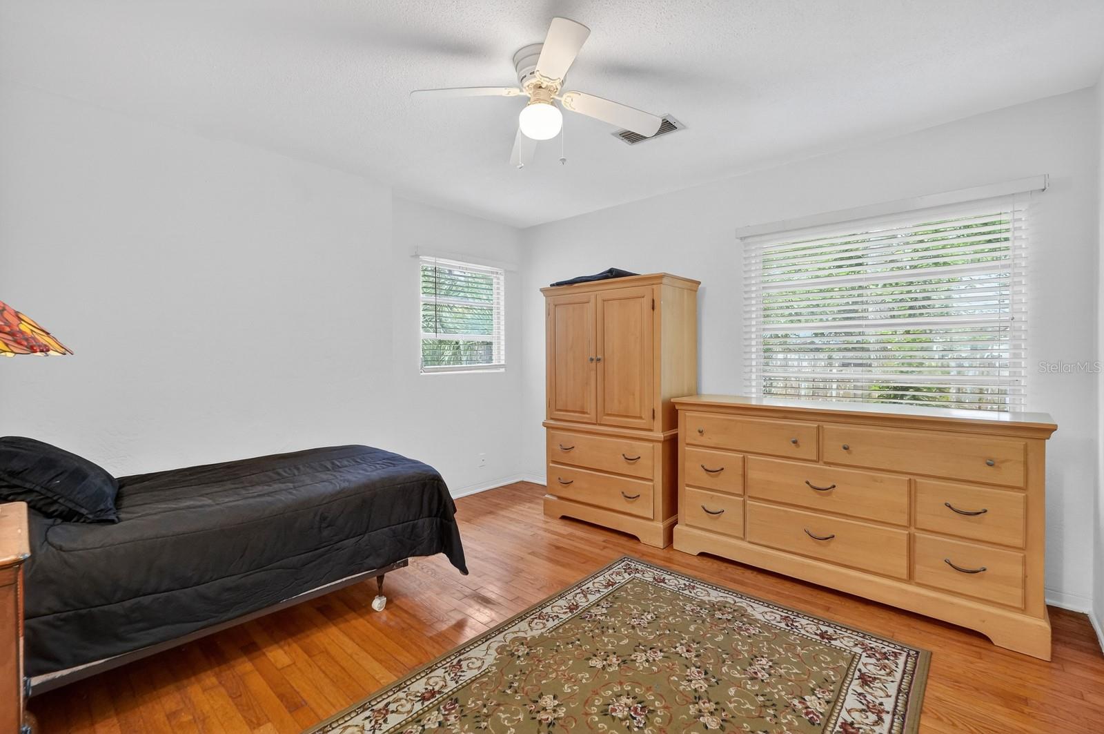 Image 19 of 52 For 436 Beach Street