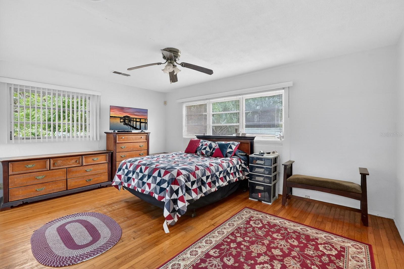 Image 21 of 52 For 436 Beach Street