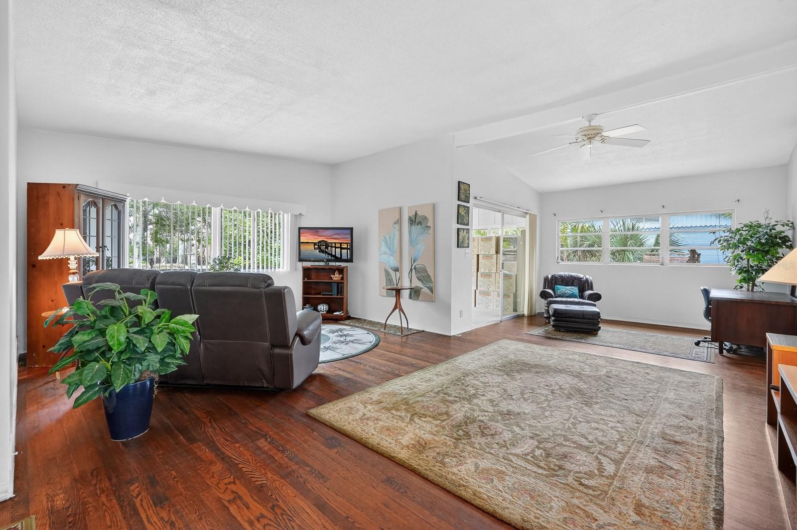 Image 8 of 52 For 436 Beach Street