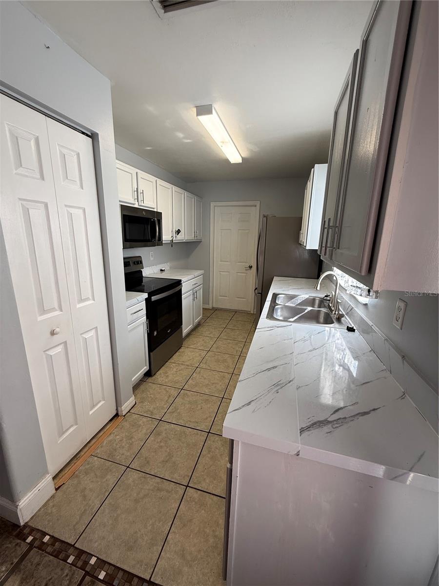 Image 4 of 14 For 39 Beechwood Lane