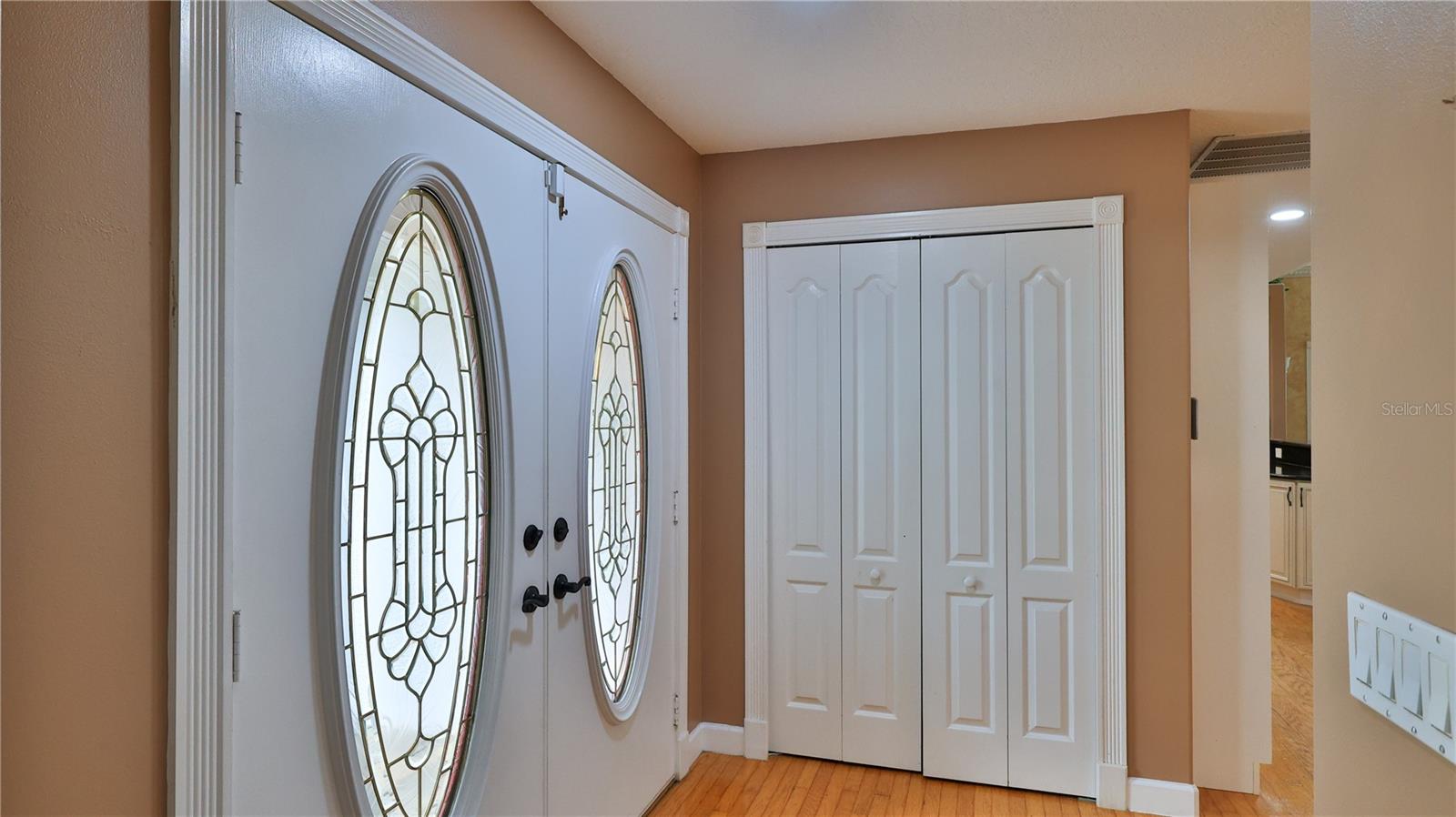 Image 5 of 47 For 87 Cimmaron Drive