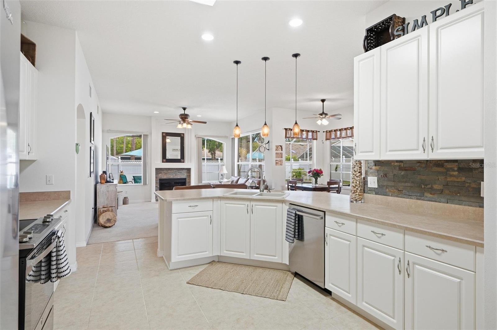 Image 24 of 96 For 21 Woodshire Lane