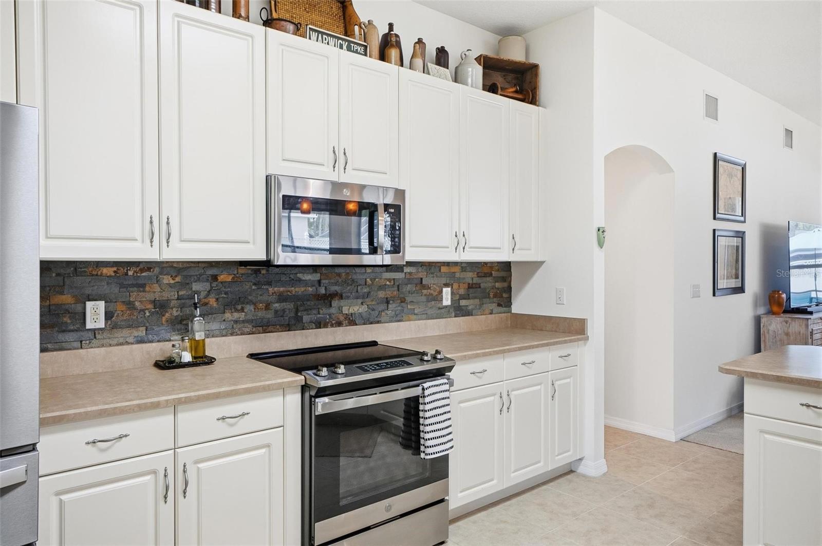 Image 25 of 96 For 21 Woodshire Lane