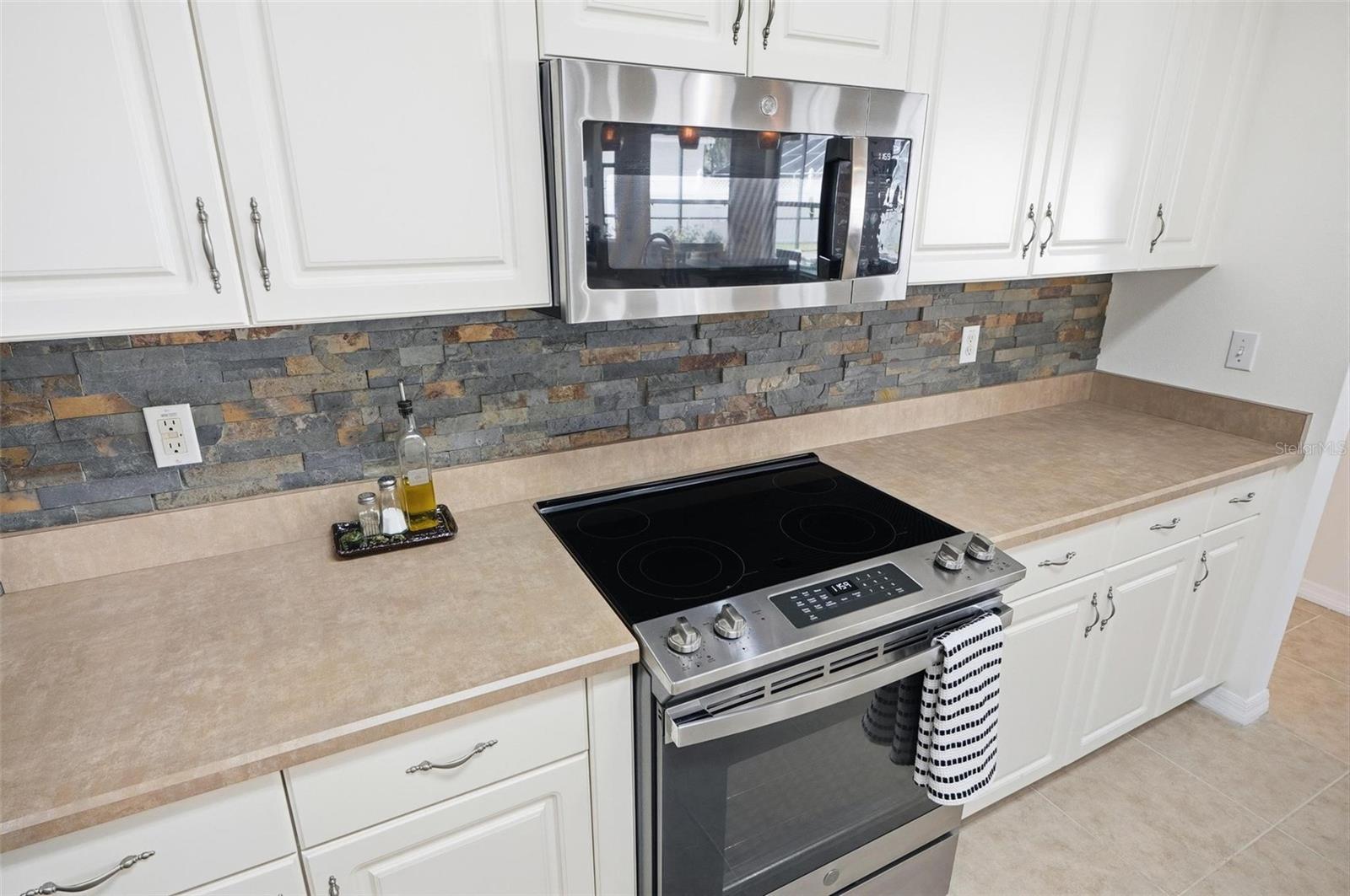 Image 28 of 96 For 21 Woodshire Lane