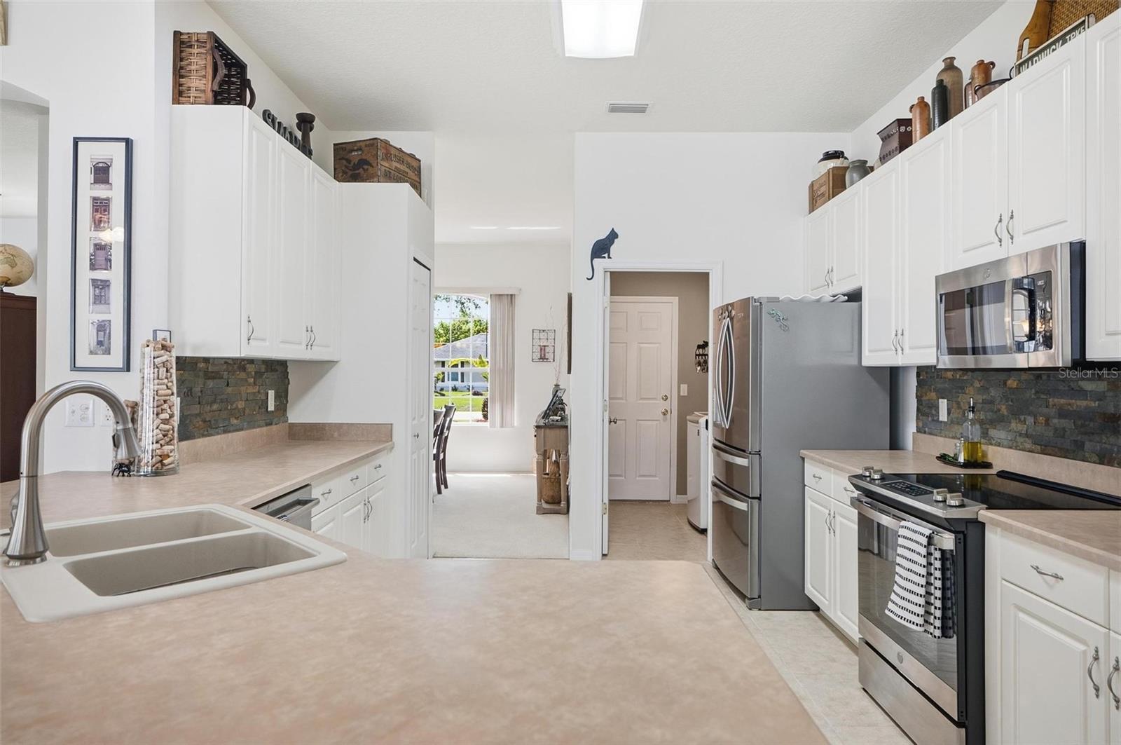 Image 29 of 96 For 21 Woodshire Lane