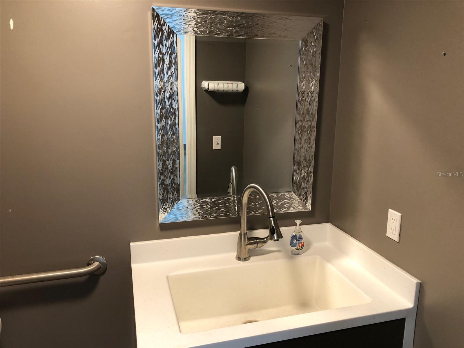 Image 7 of 13 For 2323 State Street 56