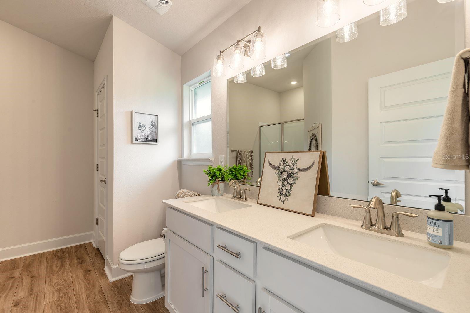 Image 21 of 44 For 18 Squadron Place