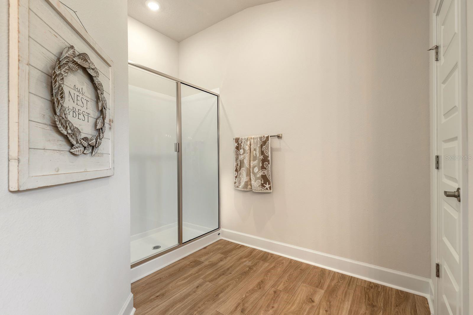 Image 22 of 44 For 18 Squadron Place