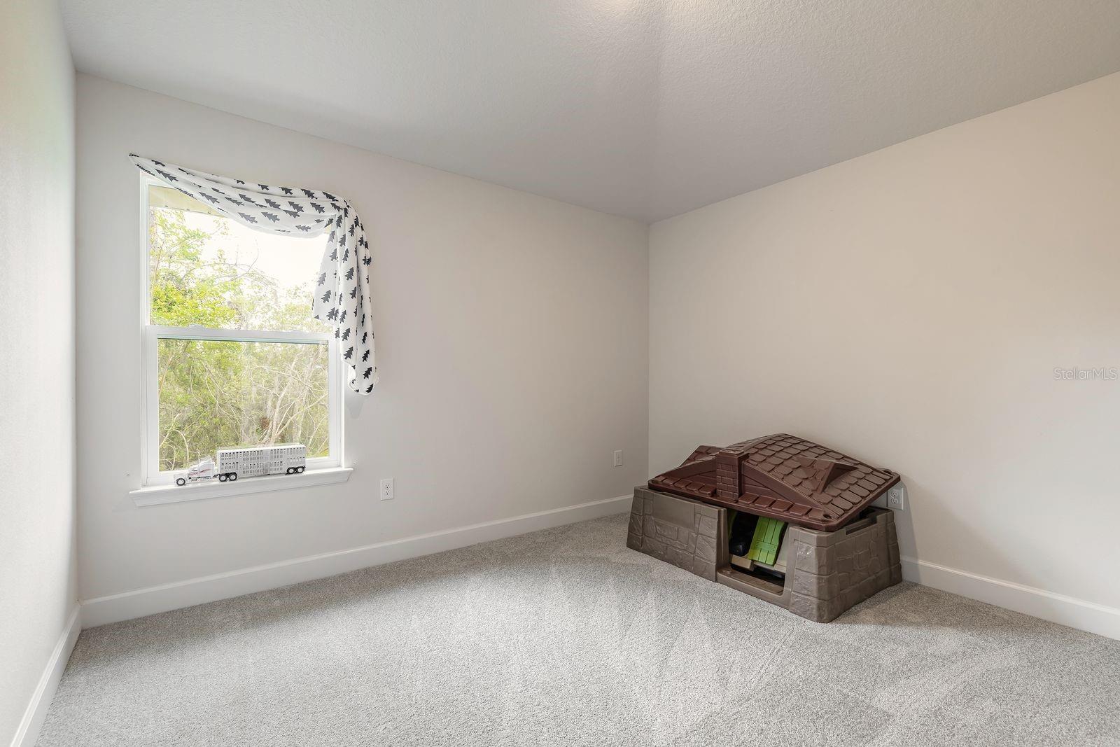 Image 24 of 44 For 18 Squadron Place